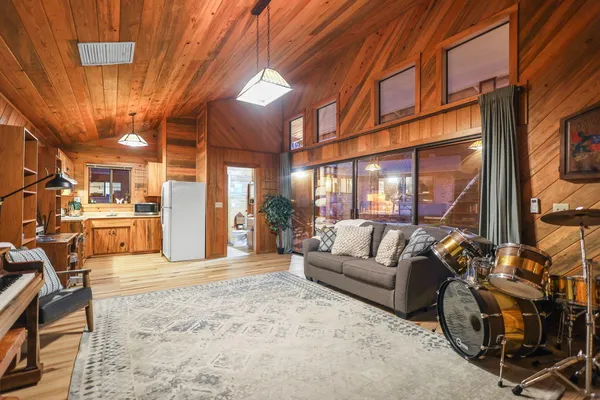 $770,000 | 15133 Vista Knolls Drive, Redding, CA 96001