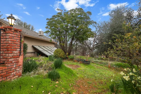 $770,000 | 15133 Vista Knolls Drive, Redding, CA 96001