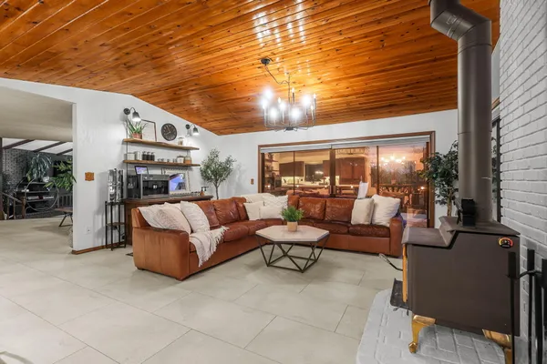 $770,000 | 15133 Vista Knolls Drive, Redding, CA 96001