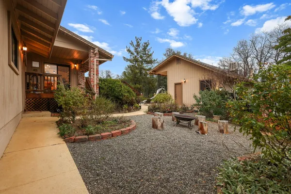 $770,000 | 15133 Vista Knolls Drive, Redding, CA 96001