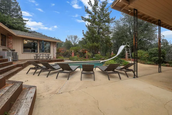 $770,000 | 15133 Vista Knolls Drive, Redding, CA 96001