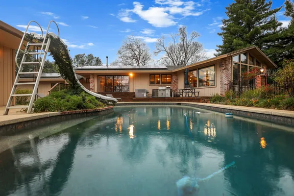 $770,000 | 15133 Vista Knolls Drive, Redding, CA 96001