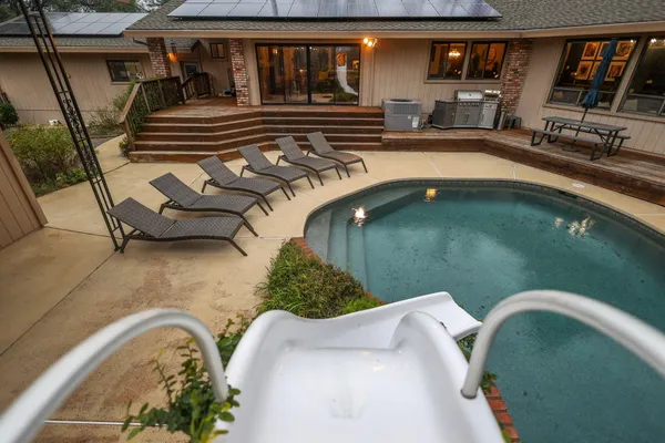 $770,000 | 15133 Vista Knolls Drive, Redding, CA 96001