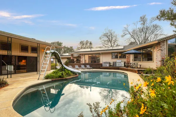 $770,000 | 15133 Vista Knolls Drive, Redding, CA 96001