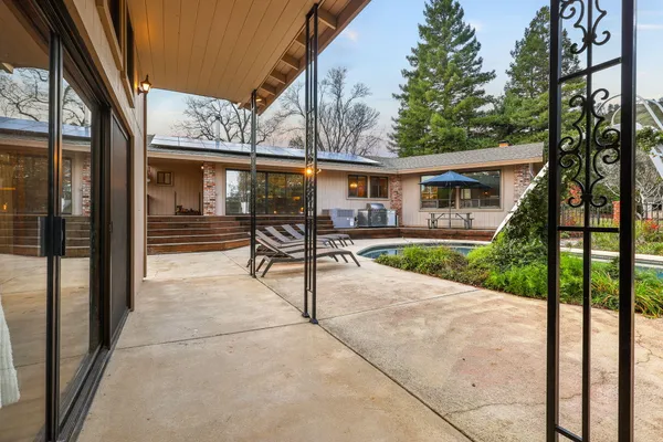 $770,000 | 15133 Vista Knolls Drive, Redding, CA 96001