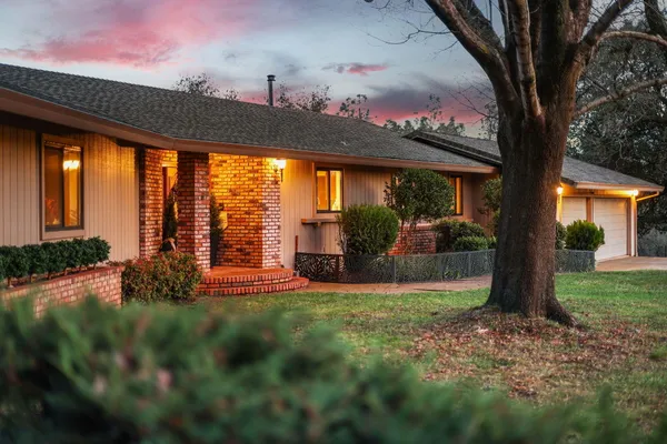 $770,000 | 15133 Vista Knolls Drive, Redding, CA 96001
