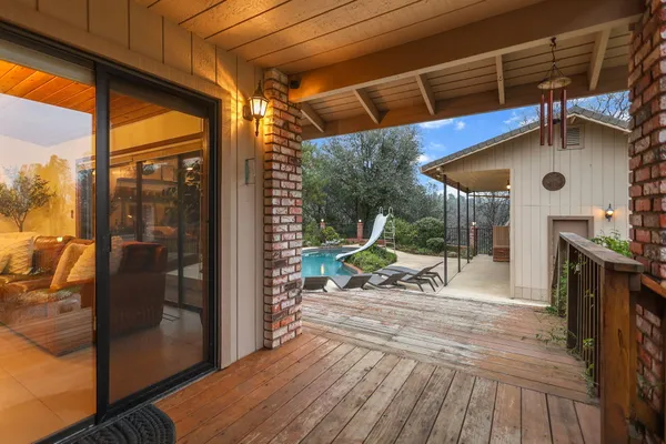 $770,000 | 15133 Vista Knolls Drive, Redding, CA 96001