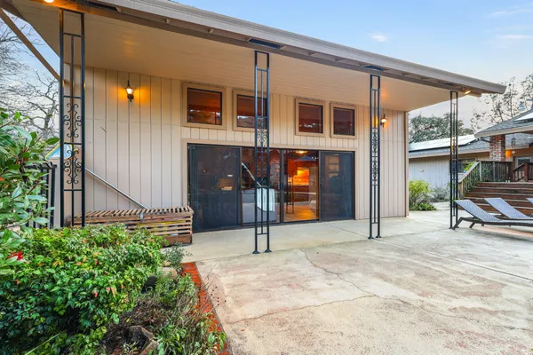 $770,000 | 15133 Vista Knolls Drive, Redding, CA 96001