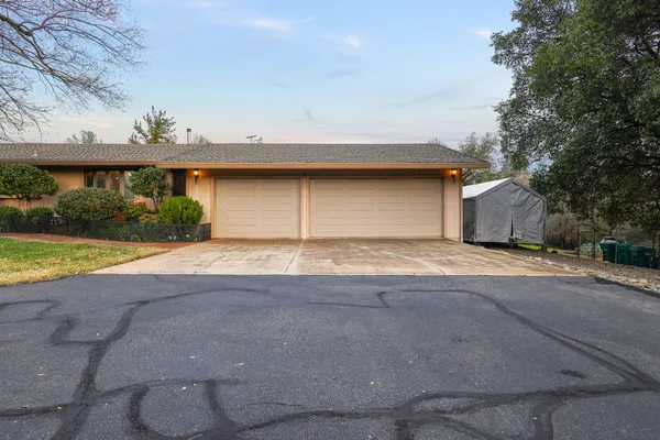 $770,000 | 15133 Vista Knolls Drive, Redding, CA 96001