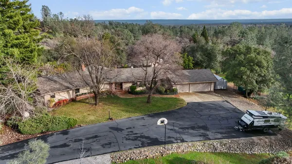 $770,000 | 15133 Vista Knolls Drive, Redding, CA 96001