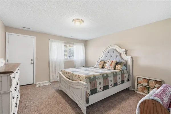 $225,000 | 7001 North Askew Avenue, Gladstone, MO 64119