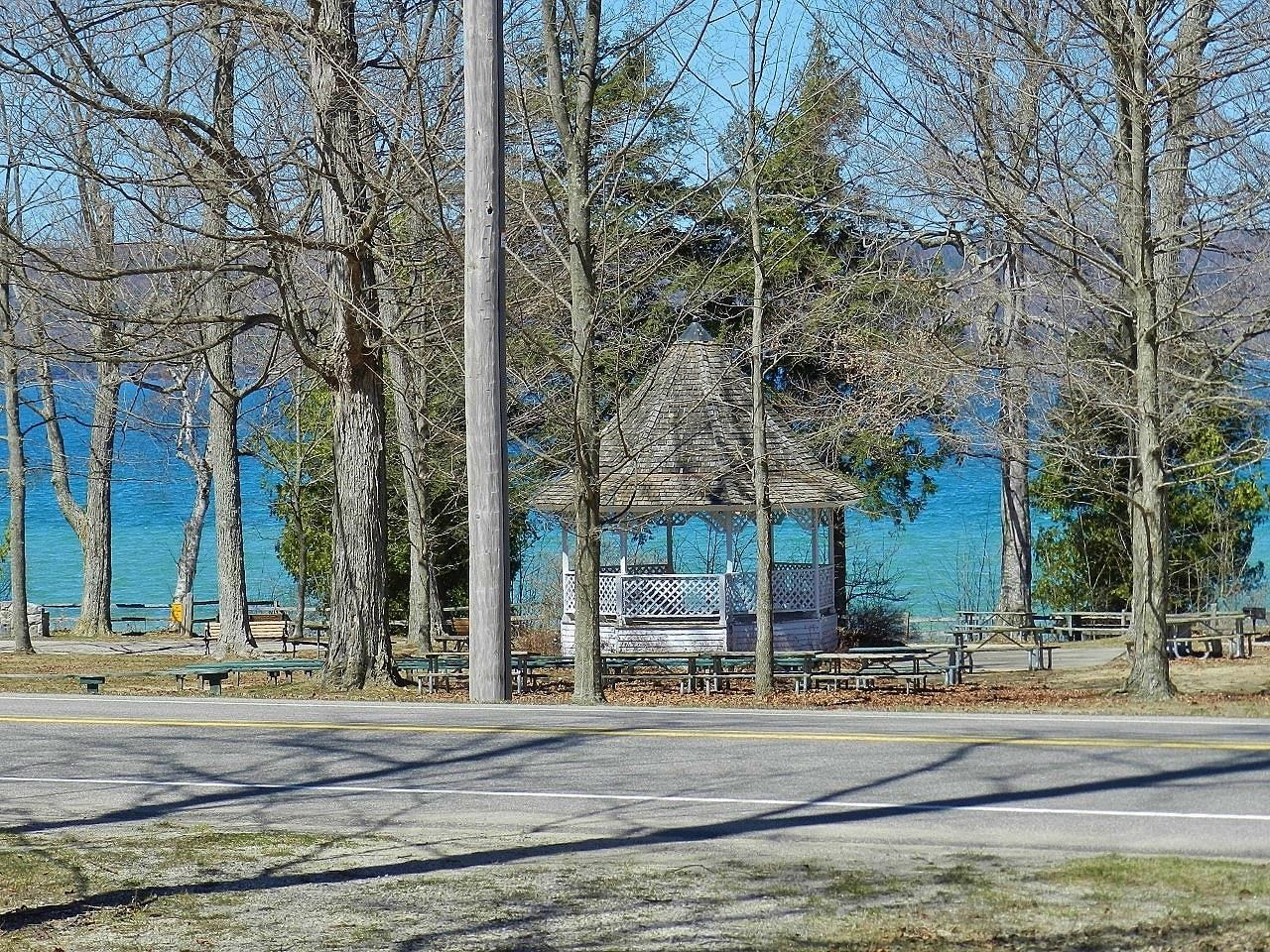 8769 South Dunns Farm Road Maple City, MI 49664 - Photo 4 of 28 1934992-280521a6-6da5-48fa-ab07-da8d0f87ba13.JPG