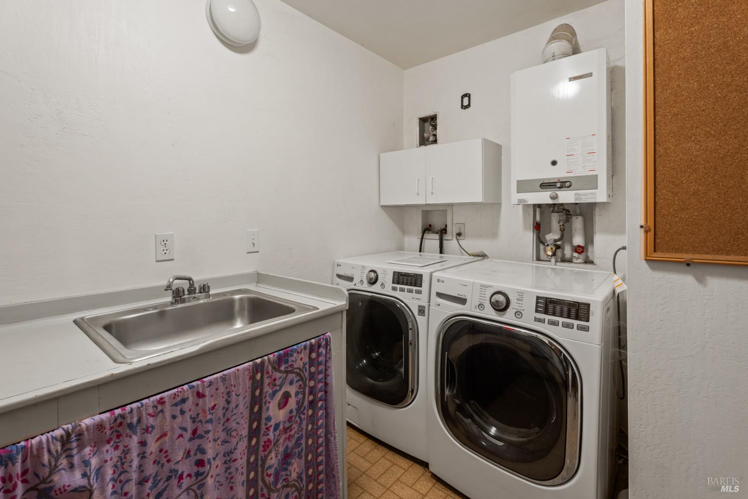 13800 Poonkinney Road Dos Rios, CA 95429 - Photo 15 of 28 a utility room with sink dryer and washer