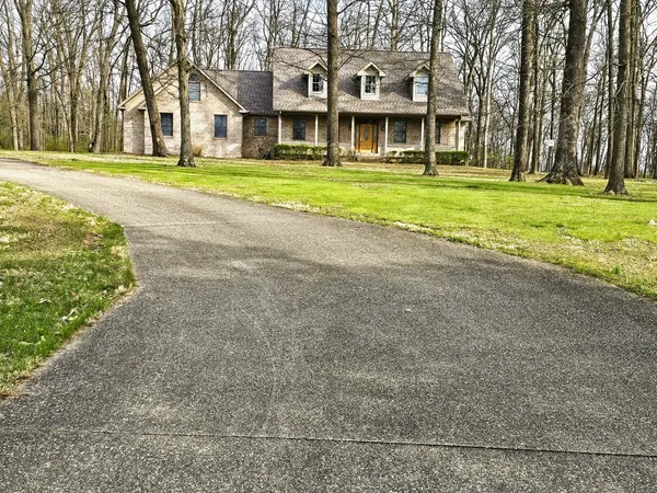 $369,900 | 9 Fawn Drive, Fairfield, IL 62837