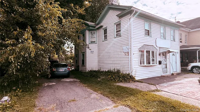 a view of a house with a yard