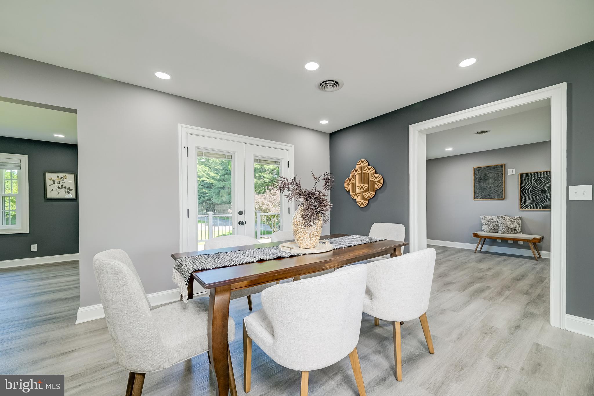 21020 Peach Tree Road Dickerson, MD 20842 - Photo 8 of 57 a view of a dining room with furniture and a potted plant