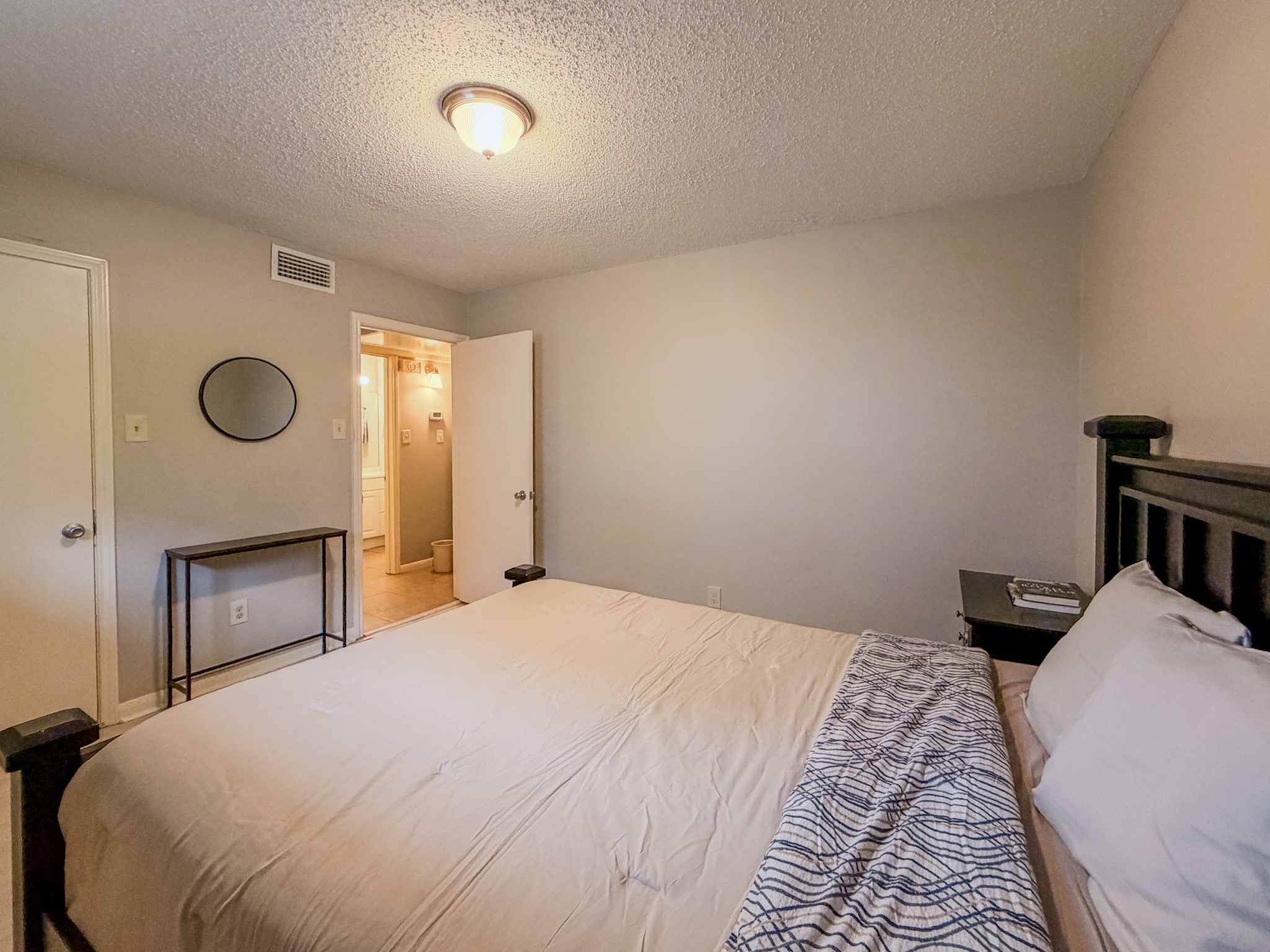 2574 Marilee Lane, Unit 23 Houston, TX 77057 - Photo 11 of 22 The primary bedroom includes an adjustable queen bed,
elegant dark wood bedframe and matching nightstands.