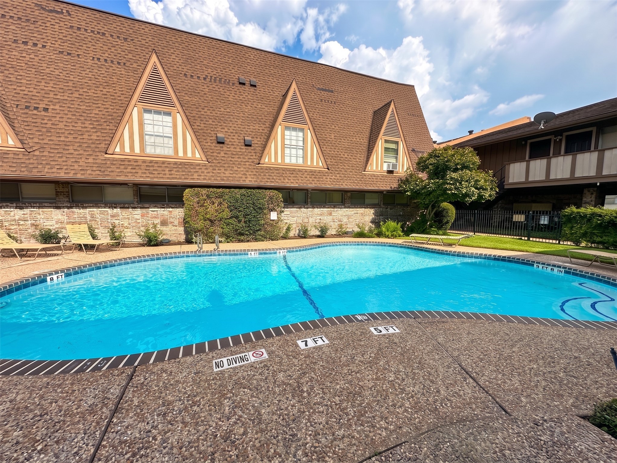 2574 Marilee Lane, Unit 23 Houston, TX 77057 - Photo 17 of 22 The beautitful community pool!