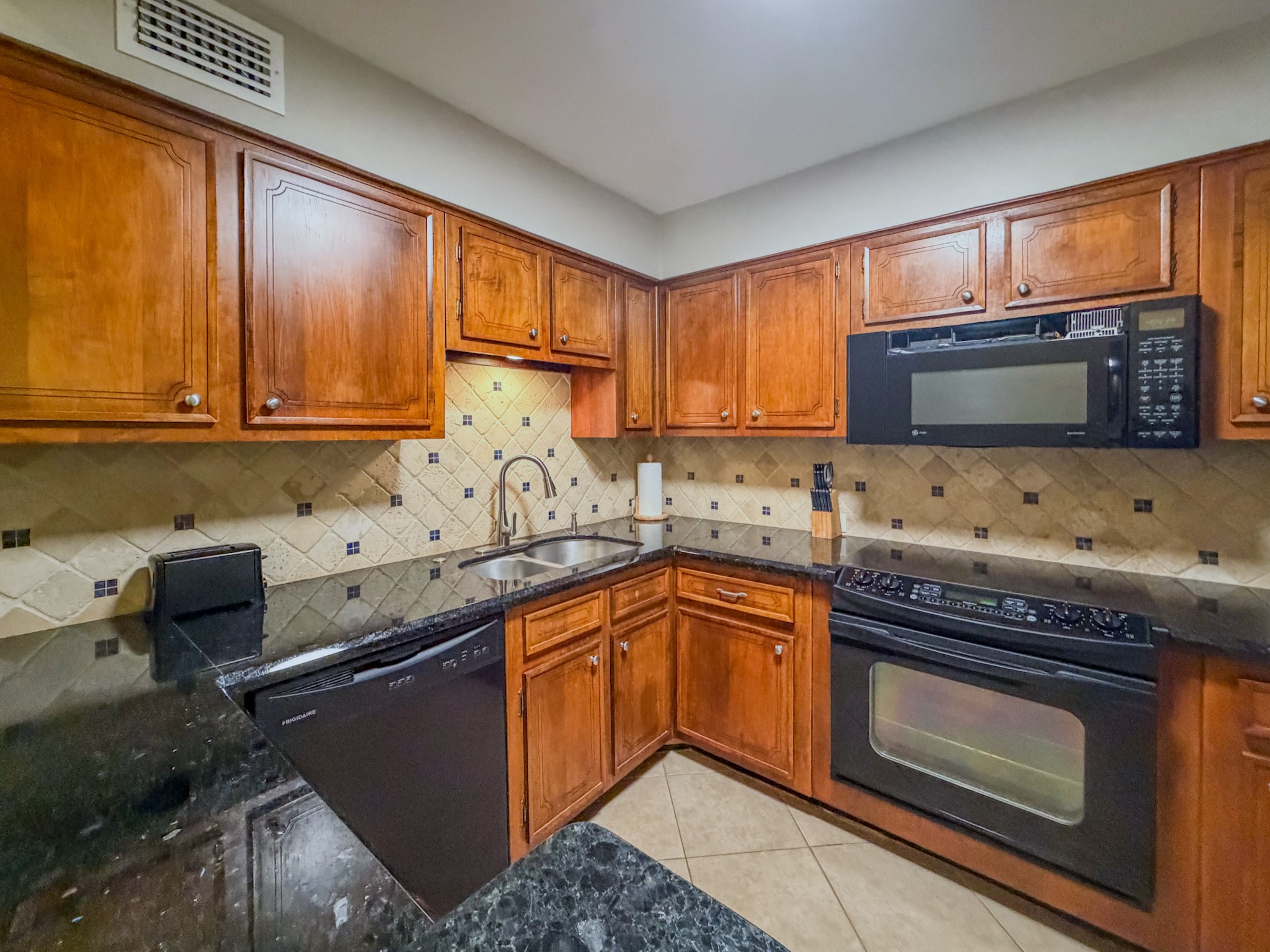 2574 Marilee Lane, Unit 23 Houston, TX 77057 - Photo 6 of 22