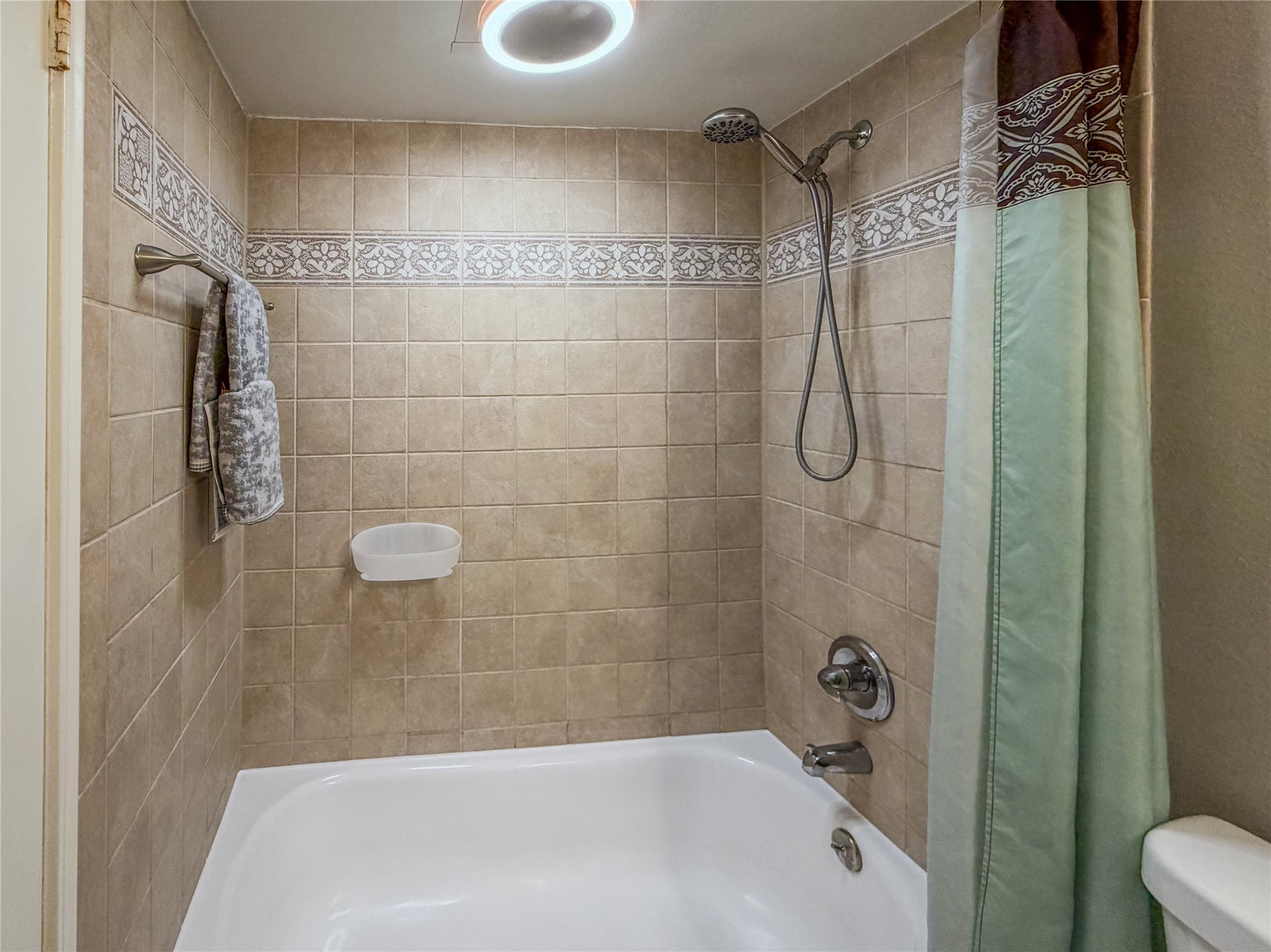 2574 Marilee Lane, Unit 23 Houston, TX 77057 - Photo 10 of 22 The upgraded bathroom offers modern lighting and a newly plastered tub.