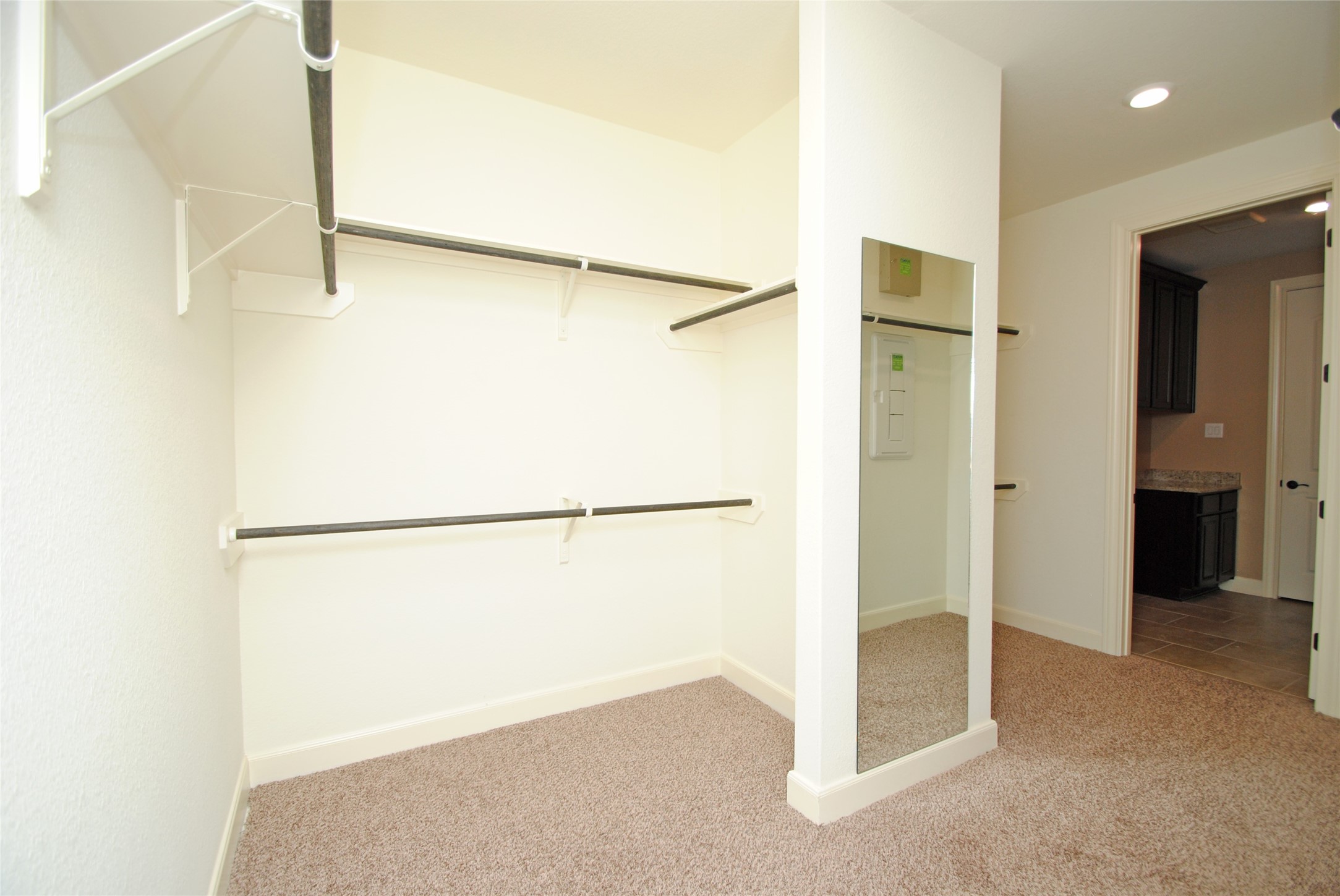 2803 Quartz Rdg Drive Rosharon, TX 77583 - Photo 25 of 44 Primary Suite Large Walk-In Closet
