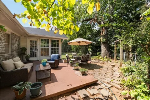 a view of a backyard with sitting area and furniture