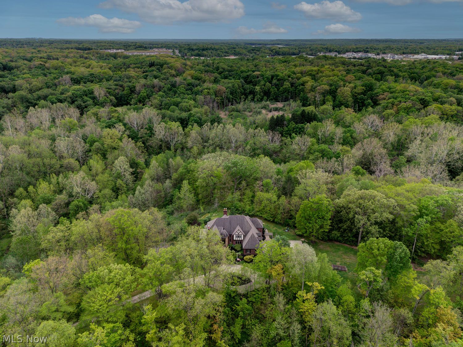 18764 Brewster Road Chagrin Falls, OH 44023 - Photo 2 of 43