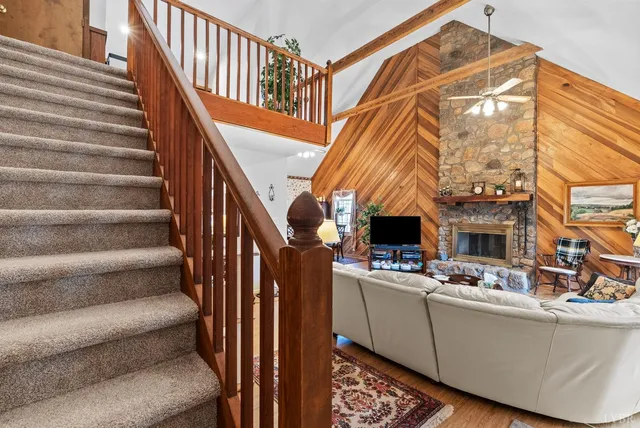 a view of entryway and hall