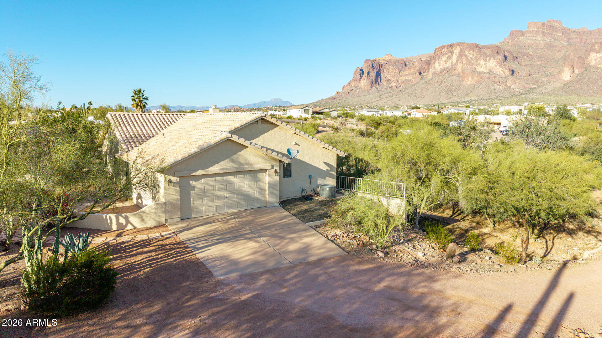 368 North Mountain View Road Apache Junction, AZ 85119 - Photo 2 of 48 33-Mountain View