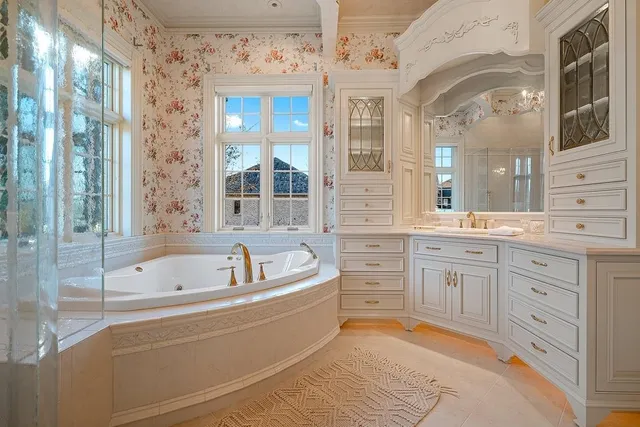 $1,800,000 | 1605 East Sonata Drive, Green Bay, WI 54311