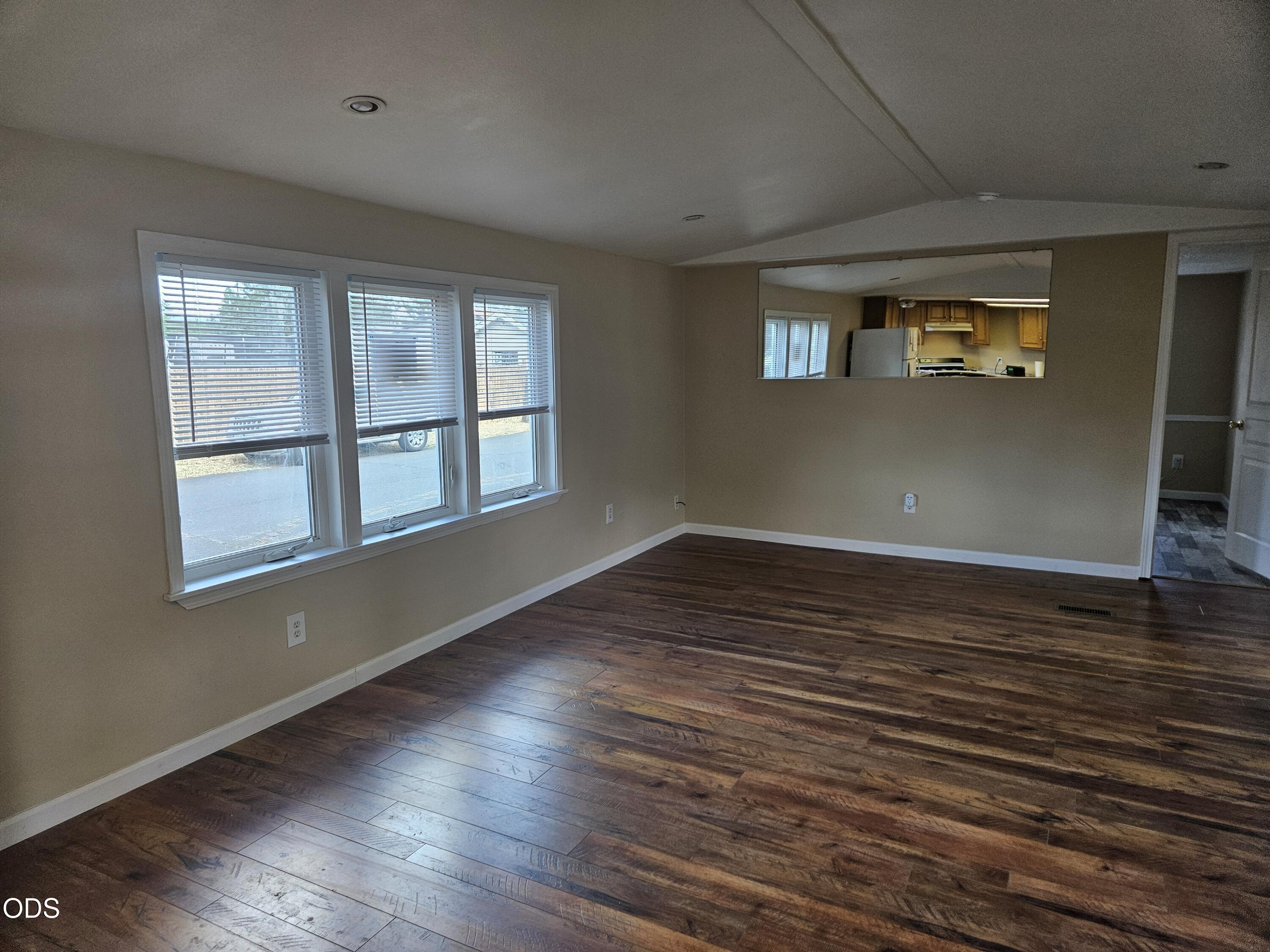 380 West Gregory Road, Unit 20 Central Point, OR 97502 - Photo 5 of 21