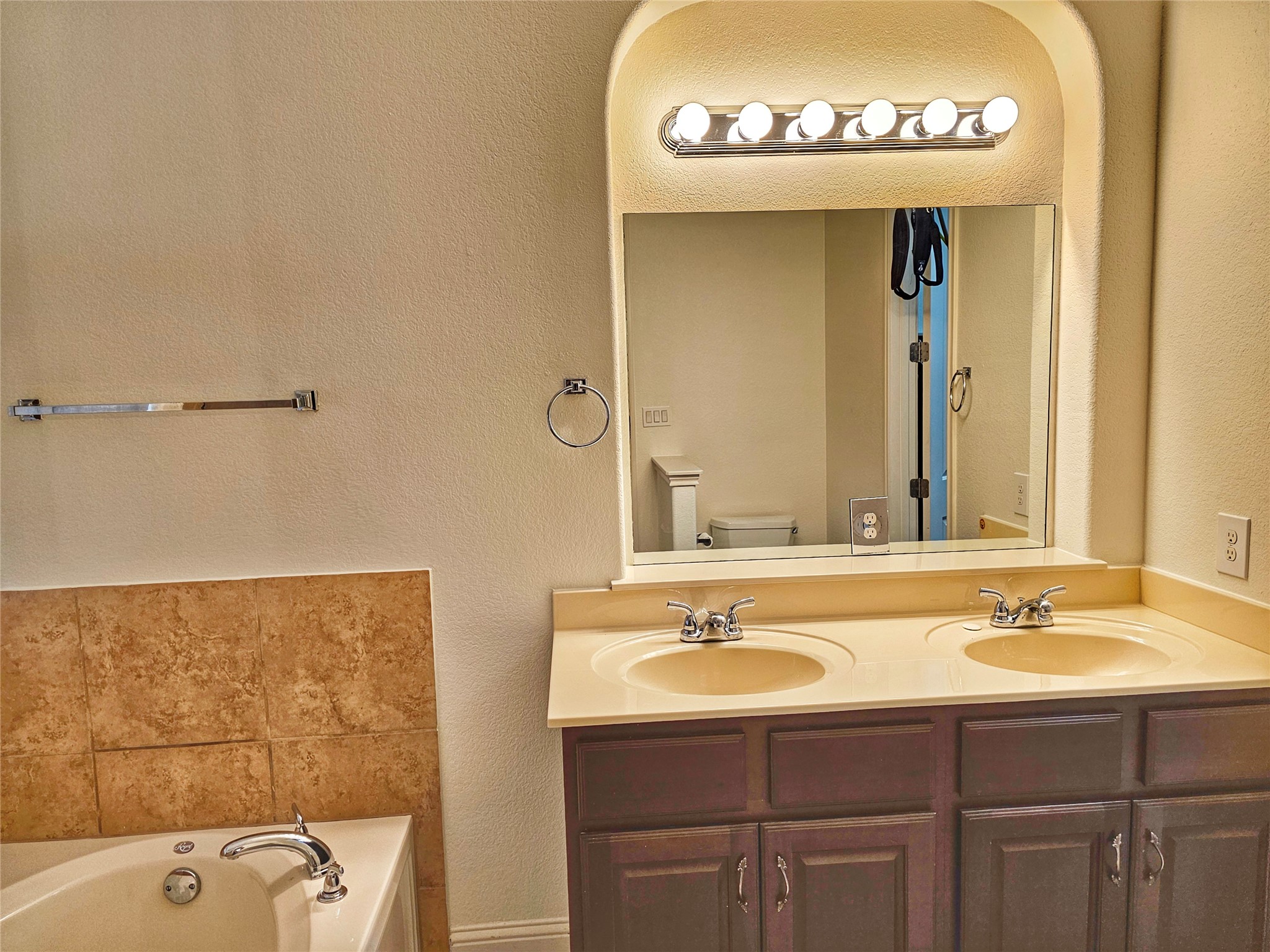 11508 Flushwing Drive Austin, TX 78754 - Photo 14 of 24 Bathroom with a textured wall, a garden tub, and double vanity