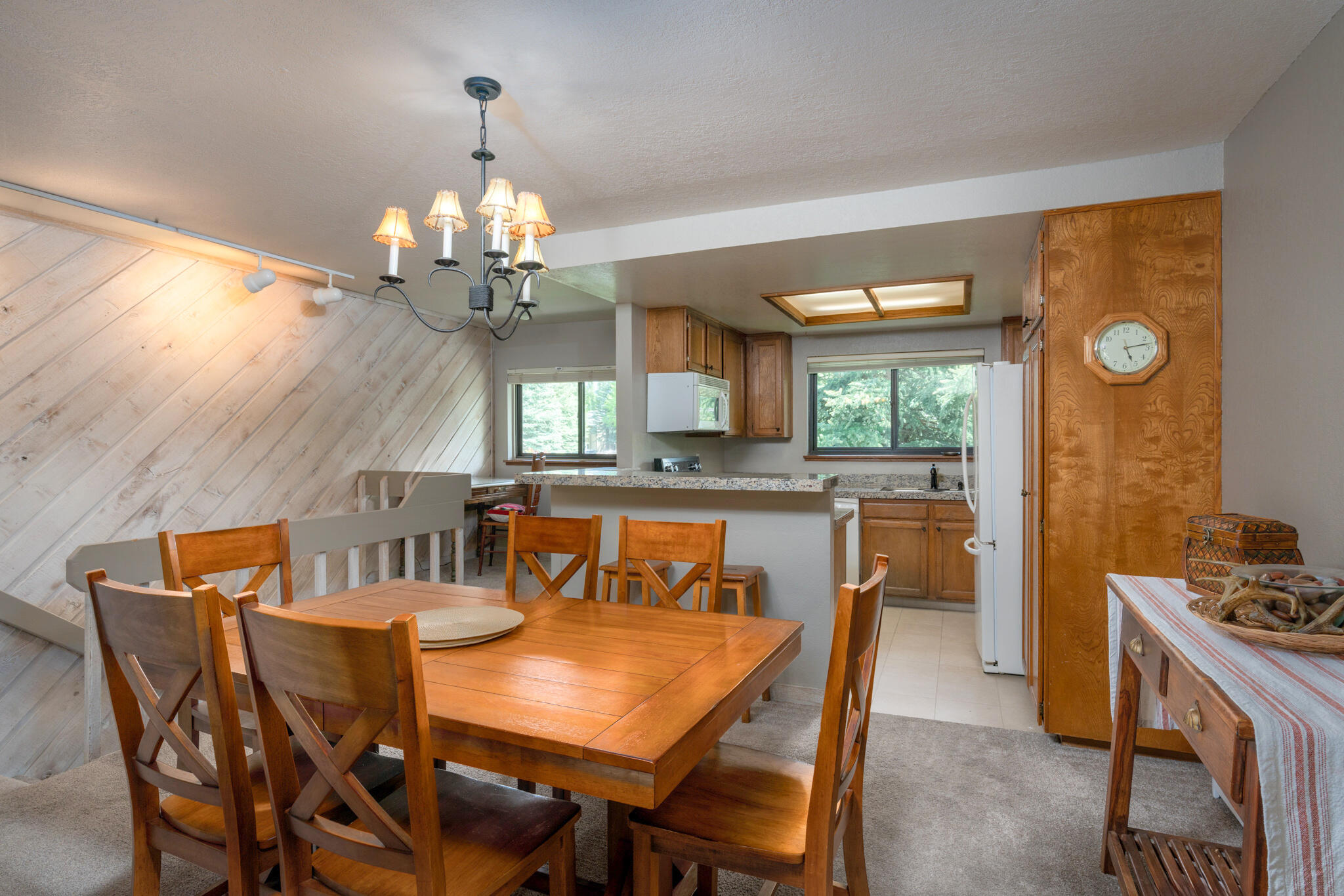 2698 Ridge Lane, Unit 2698 Sun Valley, ID 83353 - Photo 6 of 17 Dining Area