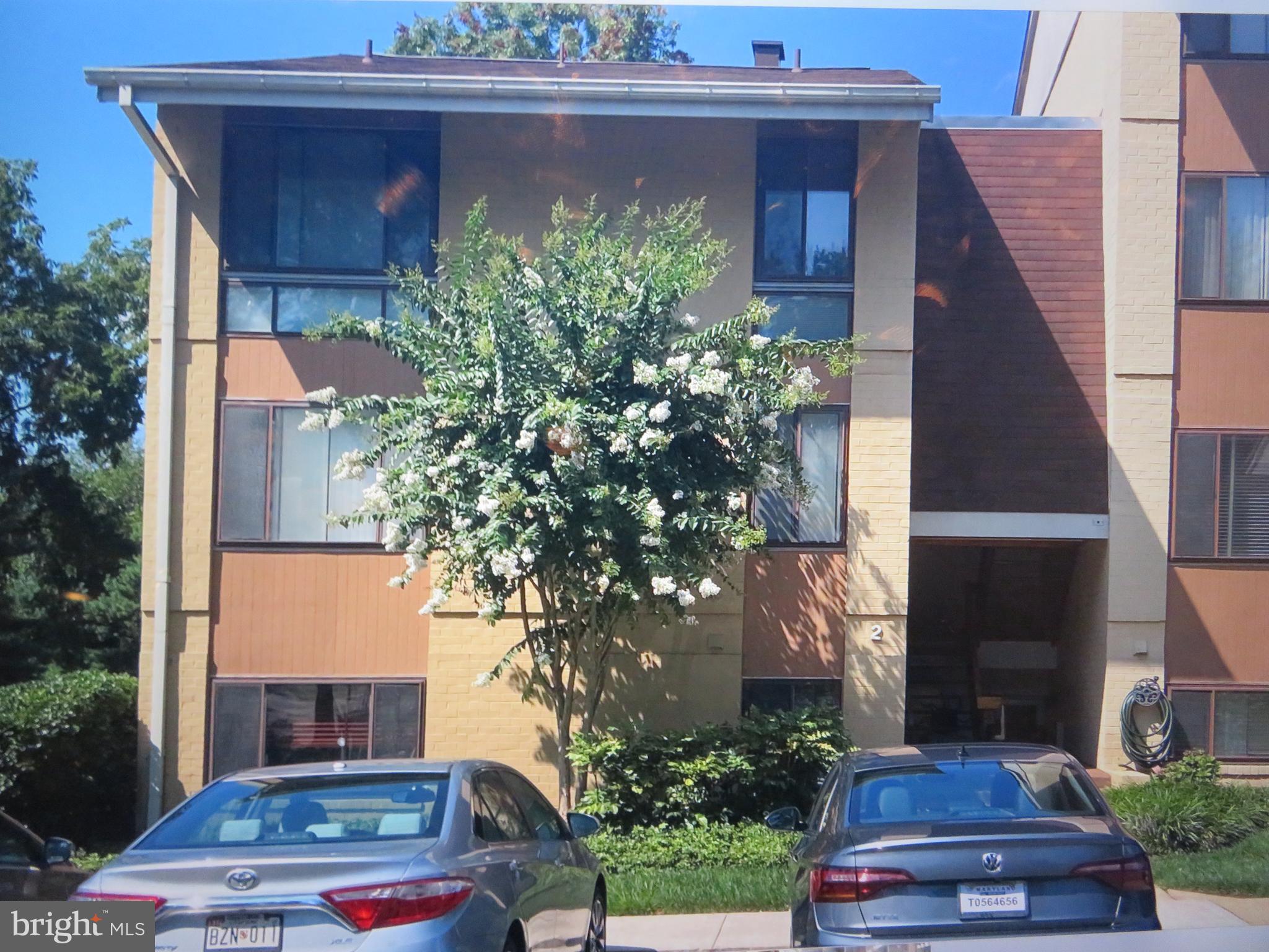 2 Cross Keys Road, Unit 2E Baltimore, MD 21210 - Photo 2 of 19 This bright condo faces East, West and South