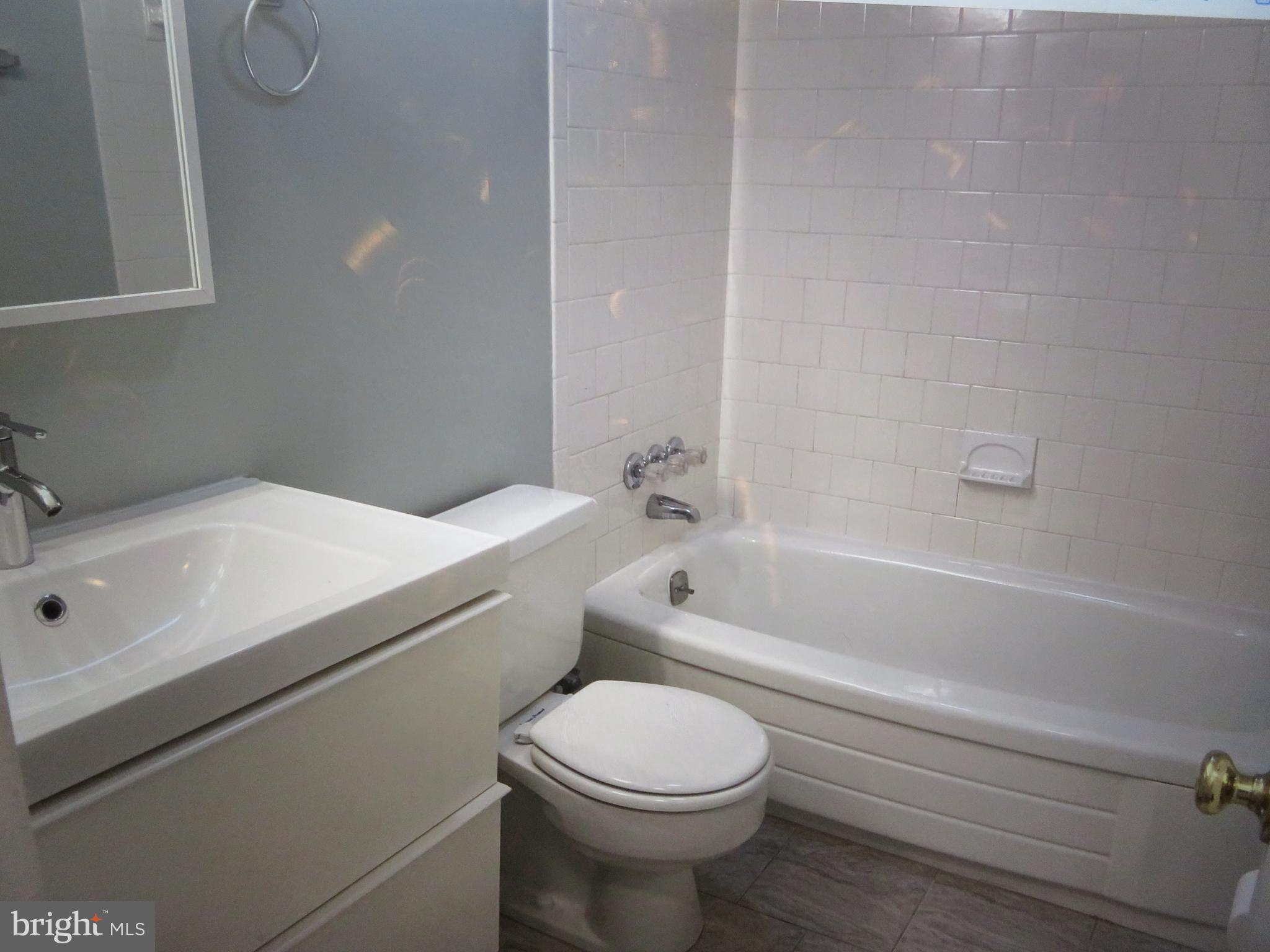 2 Cross Keys Road, Unit 2E Baltimore, MD 21210 - Photo 16 of 19 Hall Bathroom