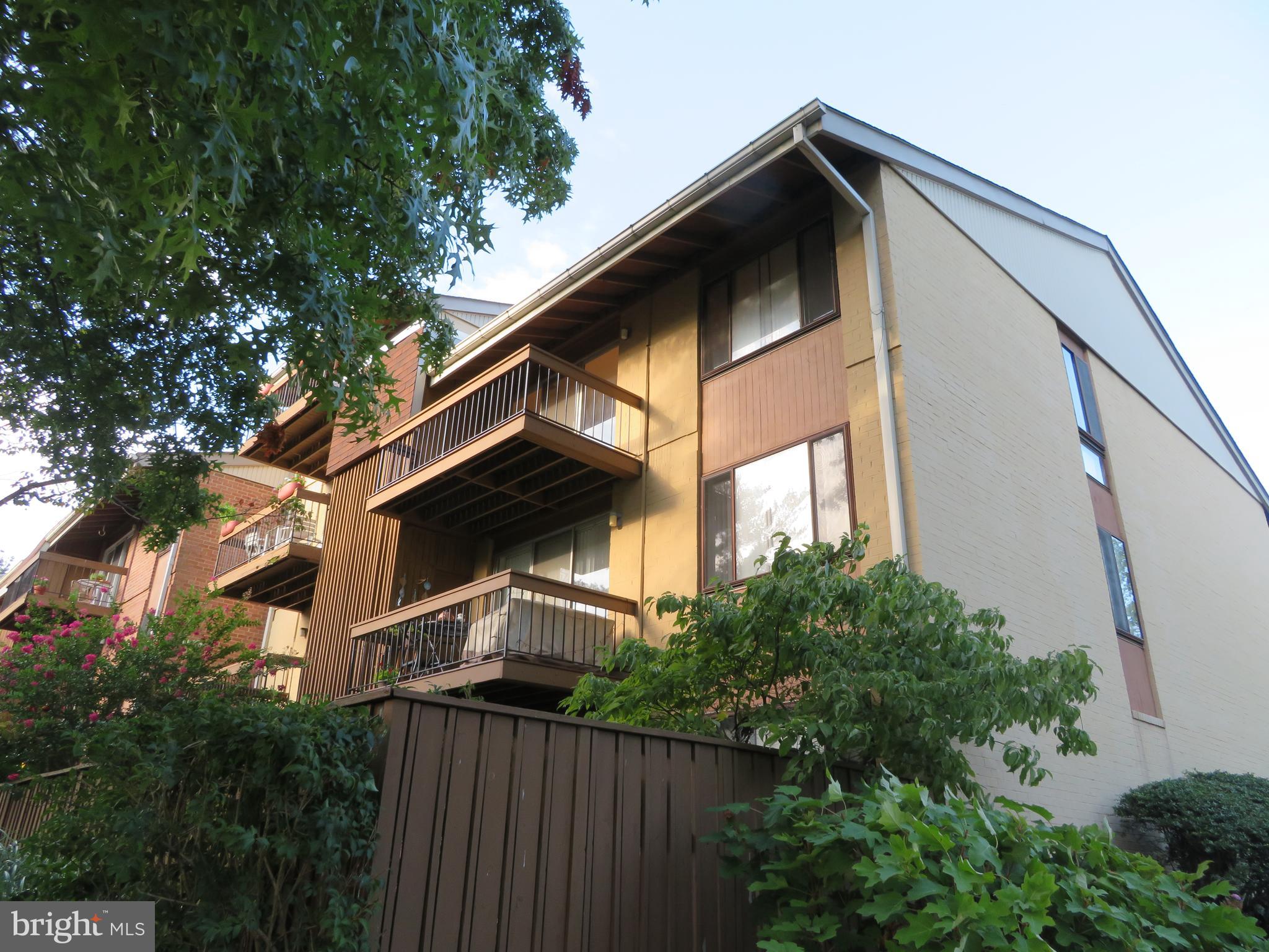 2 Cross Keys Road, Unit 2E Baltimore, MD 21210 - Photo 19 of 19 West-facing balcony