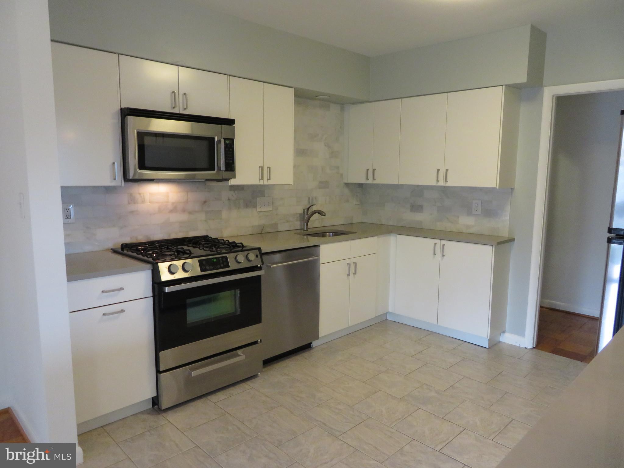 2 Cross Keys Road, Unit 2E Baltimore, MD 21210 - Photo 4 of 19 Stainless steel appliances