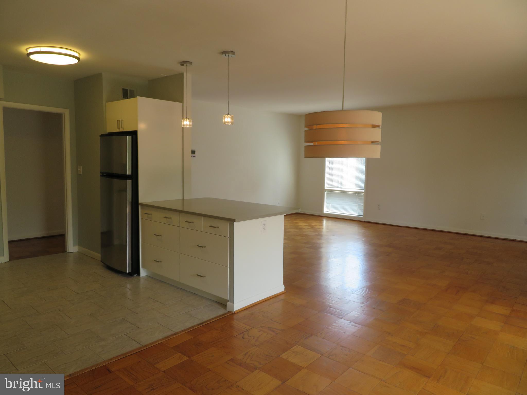 2 Cross Keys Road, Unit 2E Baltimore, MD 21210 - Photo 6 of 19 Large open penninsula breakfast bar