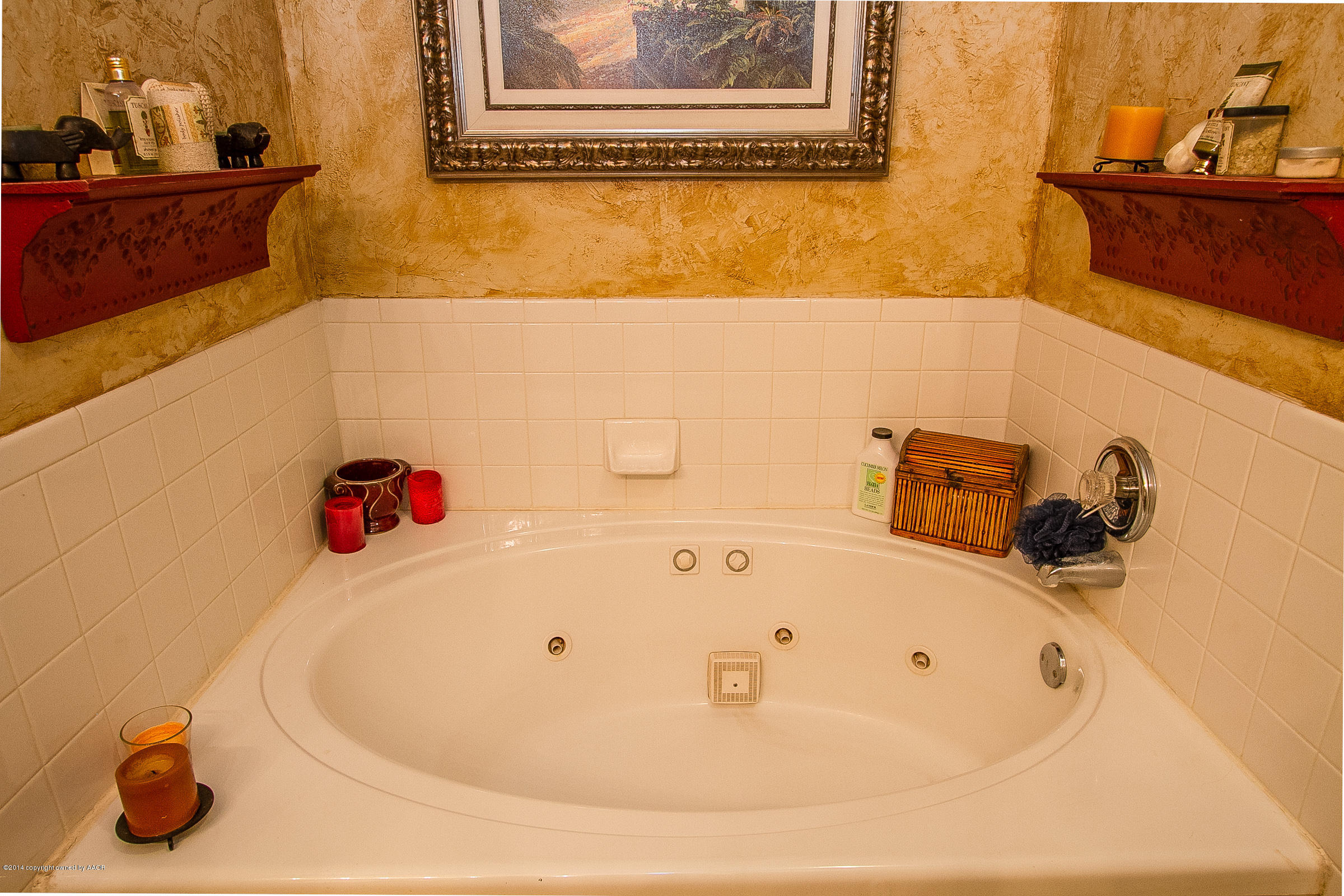 6804 Rio Lobo Street Amarillo, TX 79110 - Photo 14 of 23 a bathroom with a tub and a sink