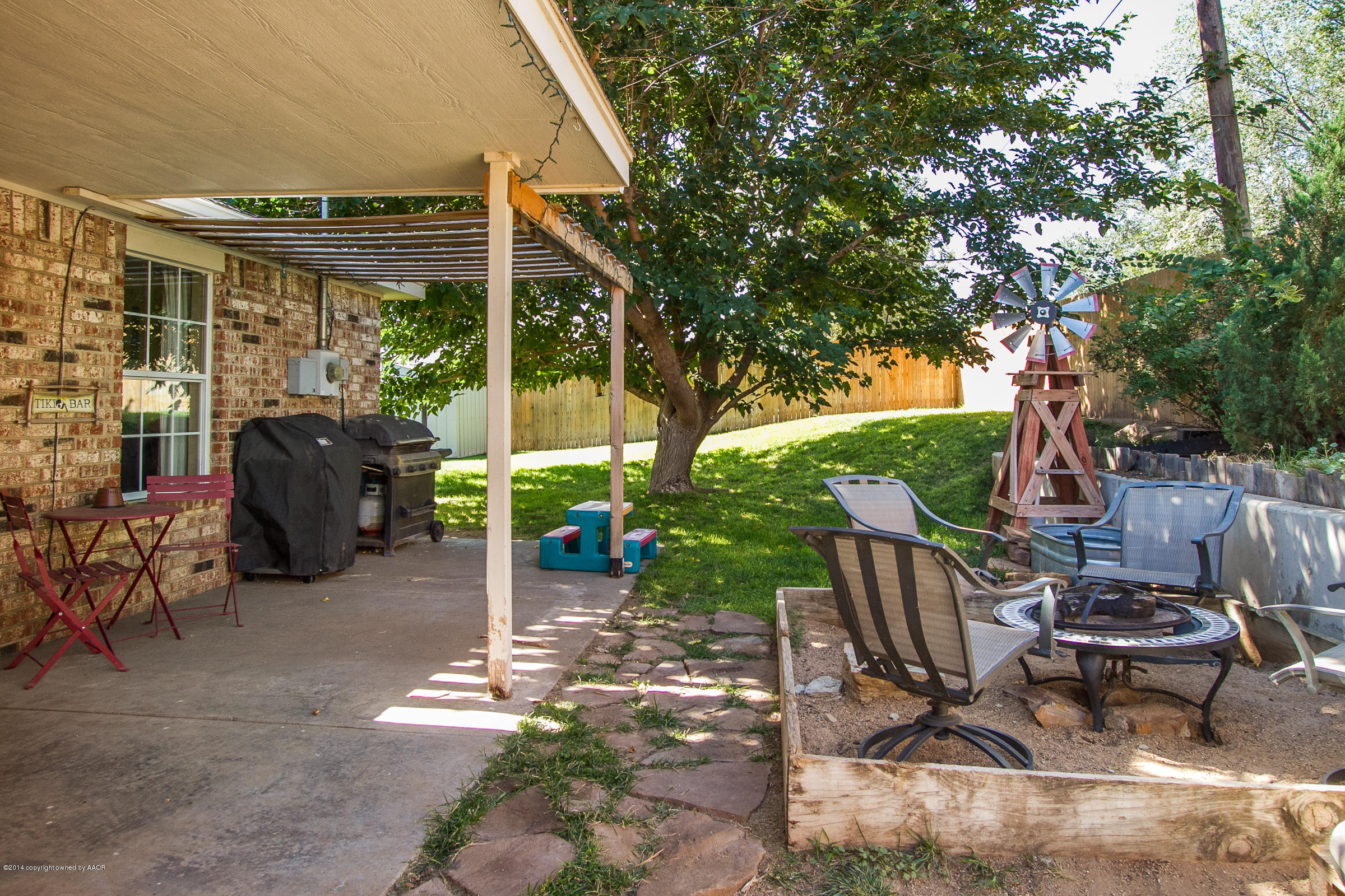 6804 Rio Lobo Street Amarillo, TX 79110 - Photo 22 of 23 a view of a patio with table and chairs and potted plants