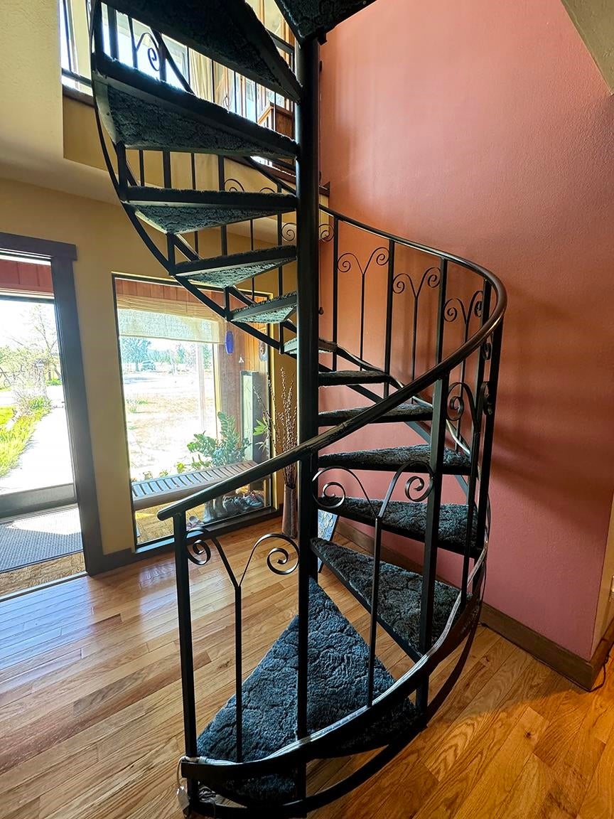 945 Holcomb Road Montague, CA 96064 - Photo 21 of 37 Gallery Image 21