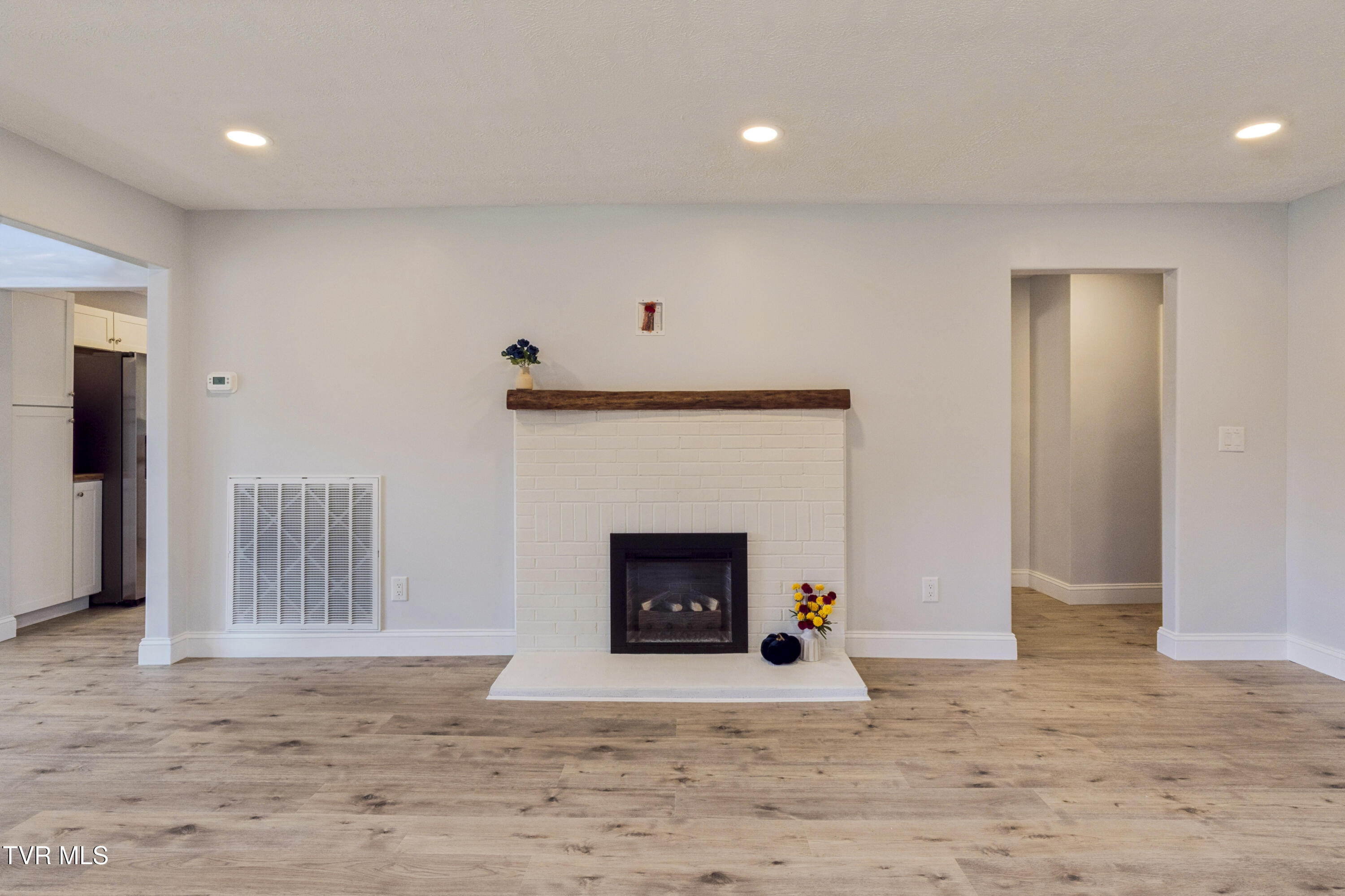 4429 Island Road Bristol, TN 37620 - Photo 7 of 48 Fireplace
