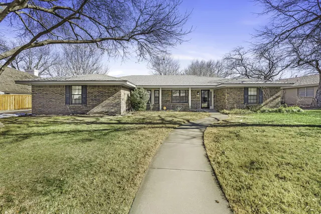 $325,000 | 12 Country Club Drive, Canyon, TX 79015