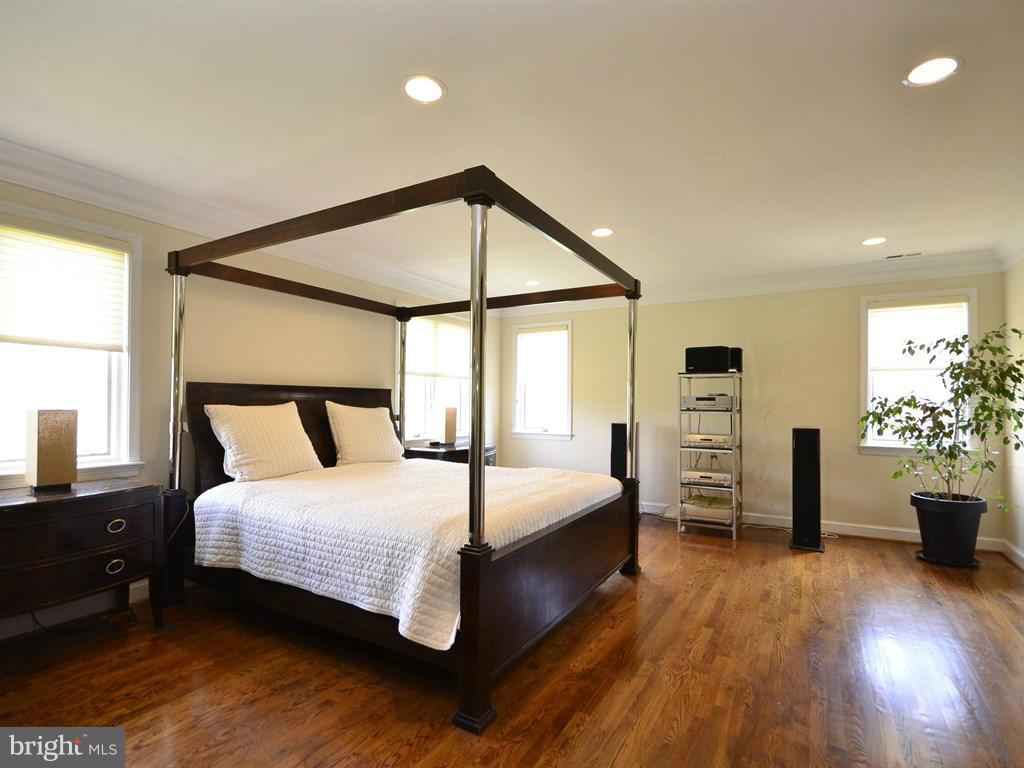 13210 River Road Potomac, MD 20854 - Photo 20 of 30 Bedroom (Master)