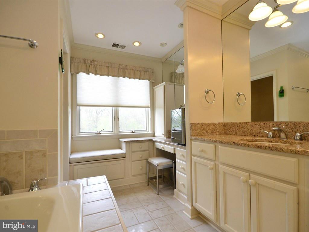13210 River Road Potomac, MD 20854 - Photo 22 of 30 Bath (Master)