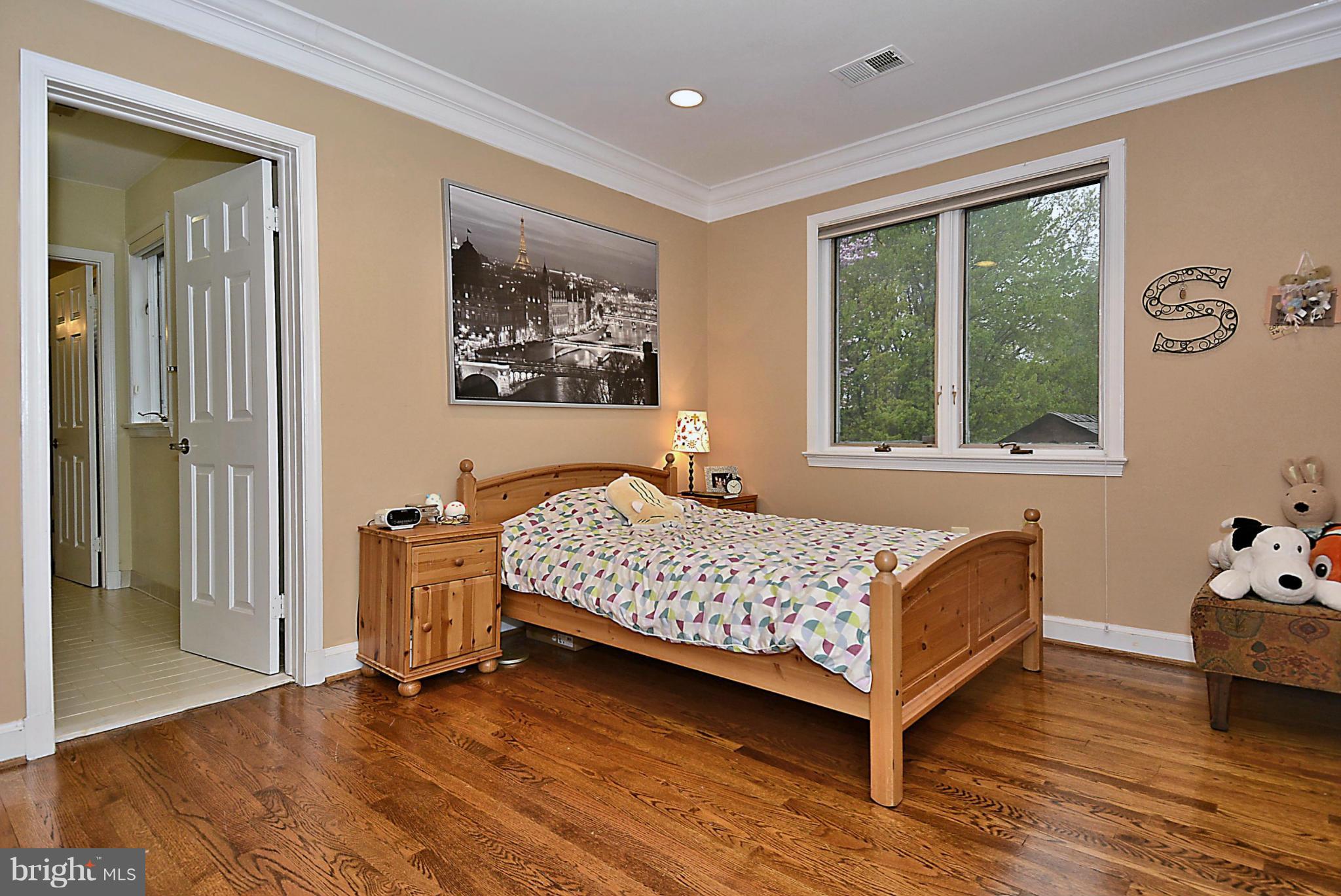 13210 River Road Potomac, MD 20854 - Photo 23 of 30 Bedroom