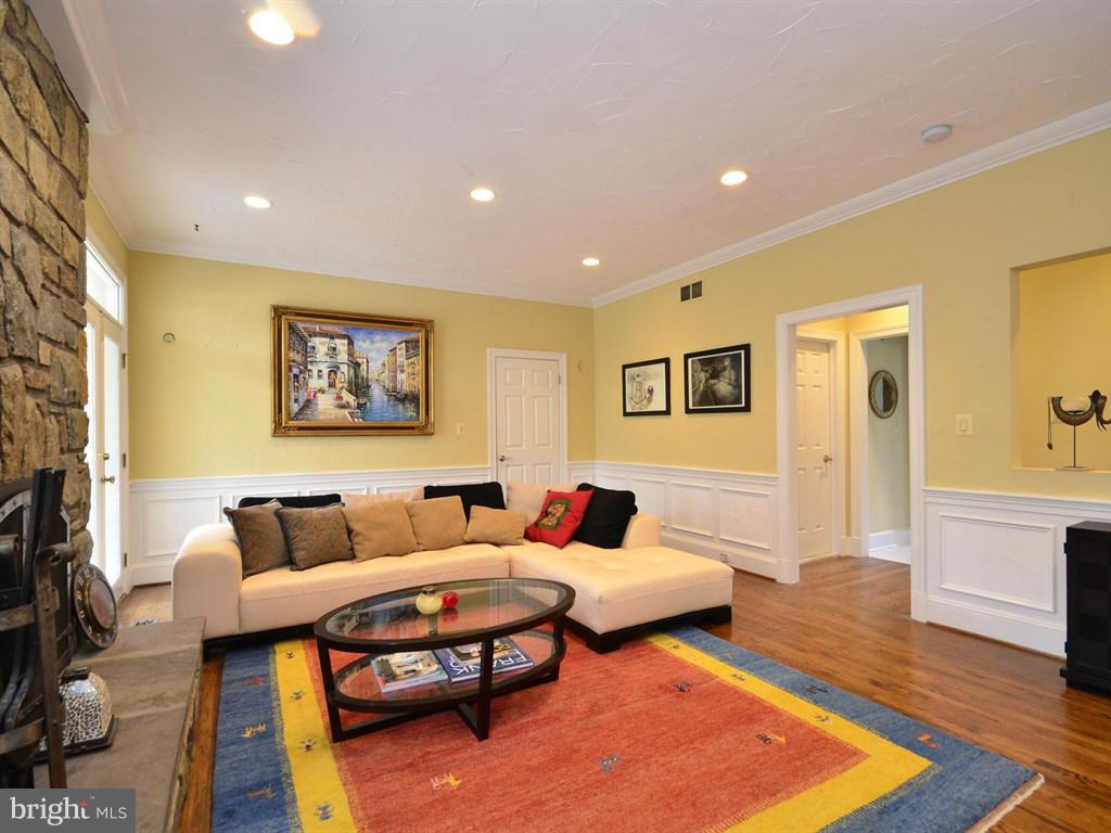 13210 River Road Potomac, MD 20854 - Photo 6 of 30 Family Room