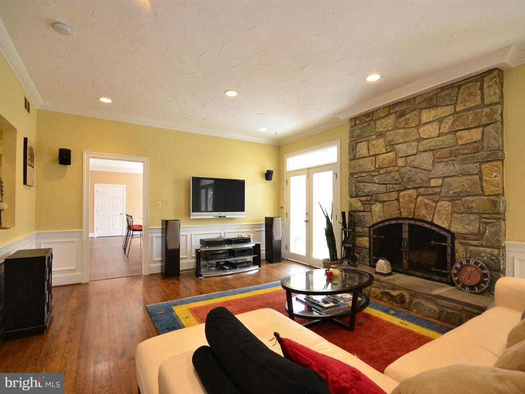 13210 River Road Potomac, MD 20854 - Photo 10 of 30 Family Room
