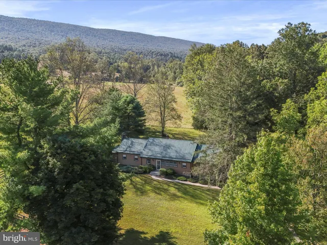 $465,000 | 25 Millhaven Lane, Berkeley Springs, WV 25411