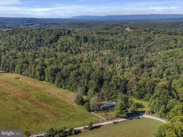 $465,000 | 25 Millhaven Lane, Berkeley Springs, WV 25411